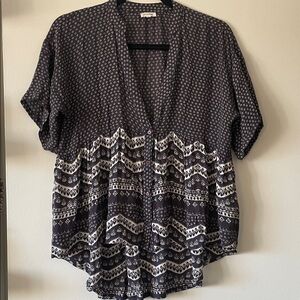 En Créme blue and white Patterned high low Blouse-Small